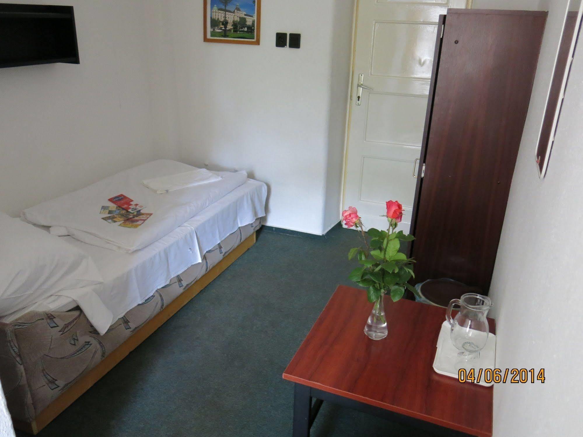 Bed and Breakfast Dominik Panzio Budapest Exterior foto